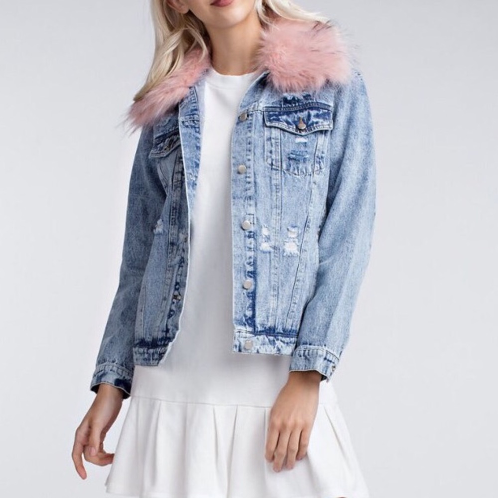Denim jacket with faux fur (removable)